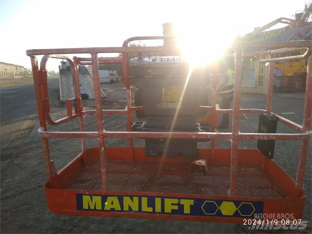JLG 800AJ Leddede bomlifter