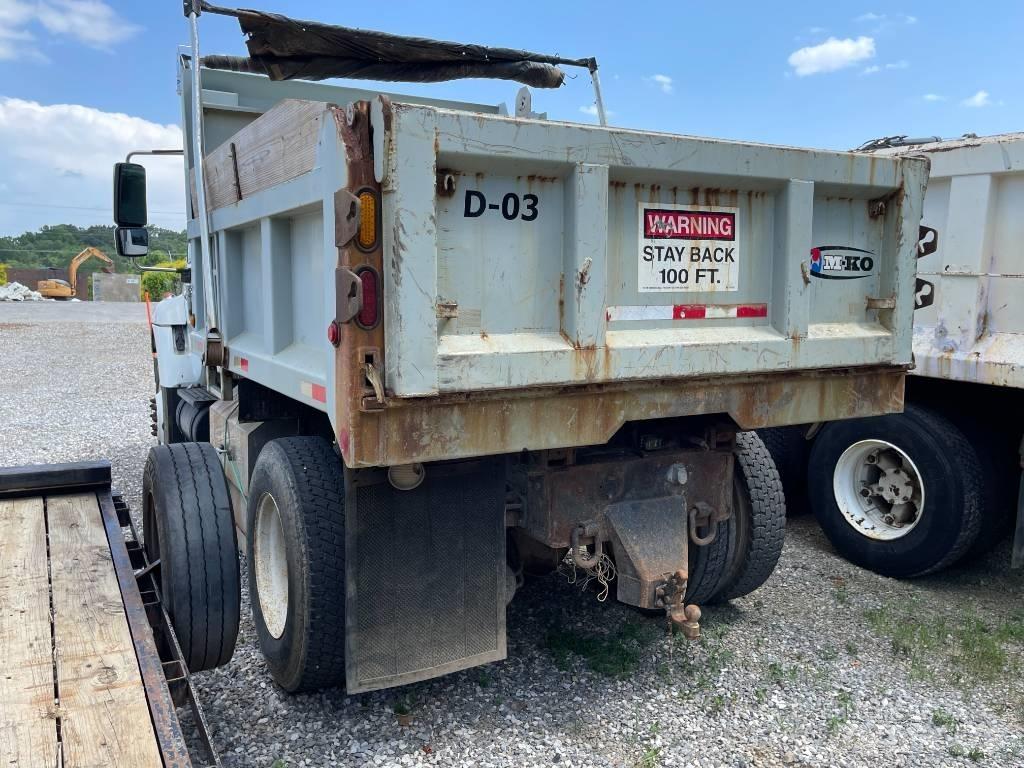 International 7300 Tippbil