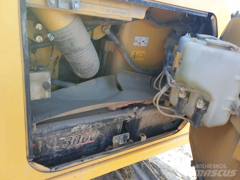 Komatsu D65PXi-18 Dozere Beltegående