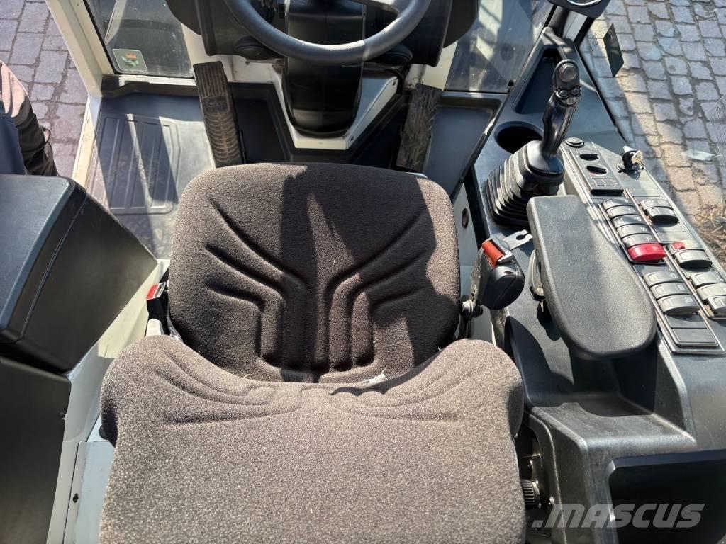 Liebherr L 506 Hjullastere