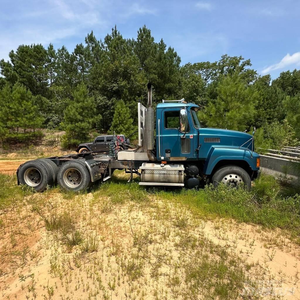 Mack CH 613 Trekkvogner