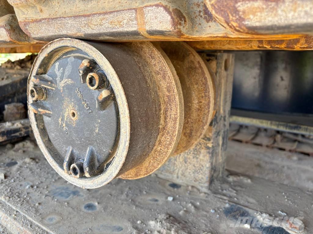 CAT 374 (On Transport) Beltegraver