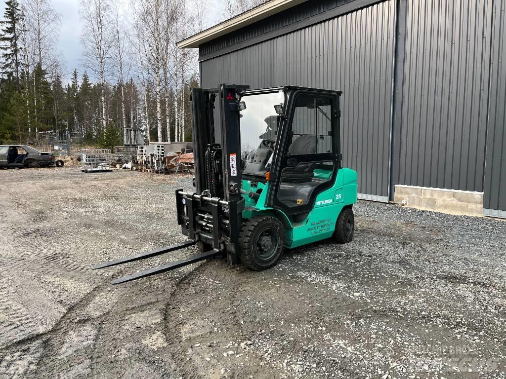 Mitsubishi FD25NT Diesel Trucker
