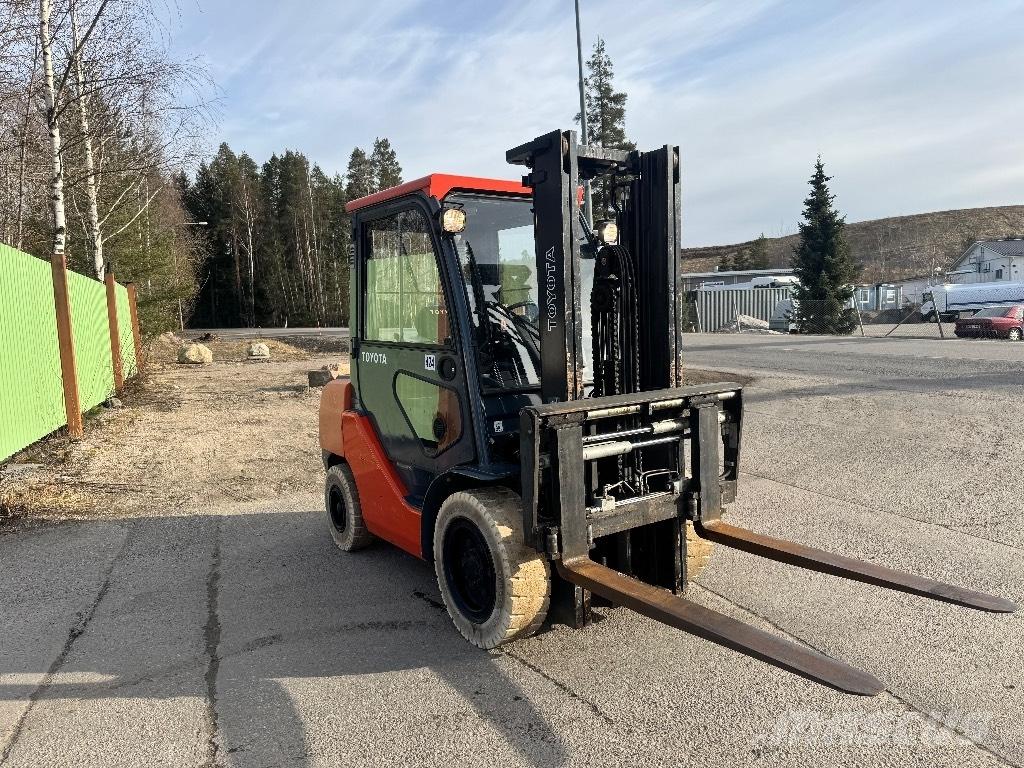 Toyota 02-8 FDF 30 Diesel Trucker