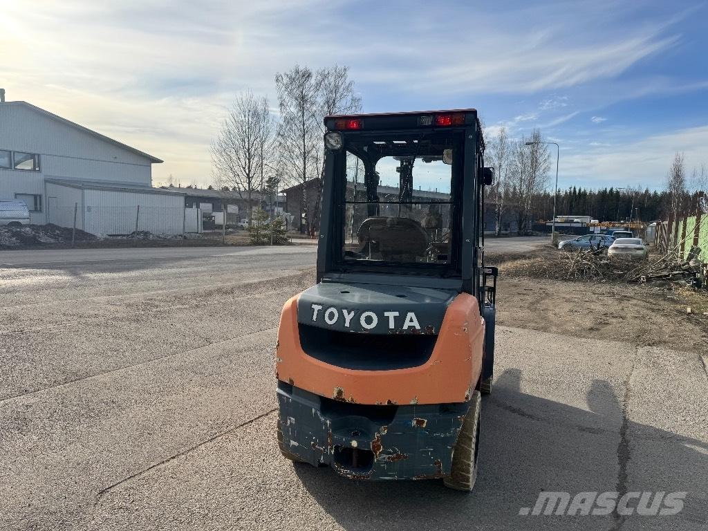 Toyota 02-8 FDF 30 Diesel Trucker