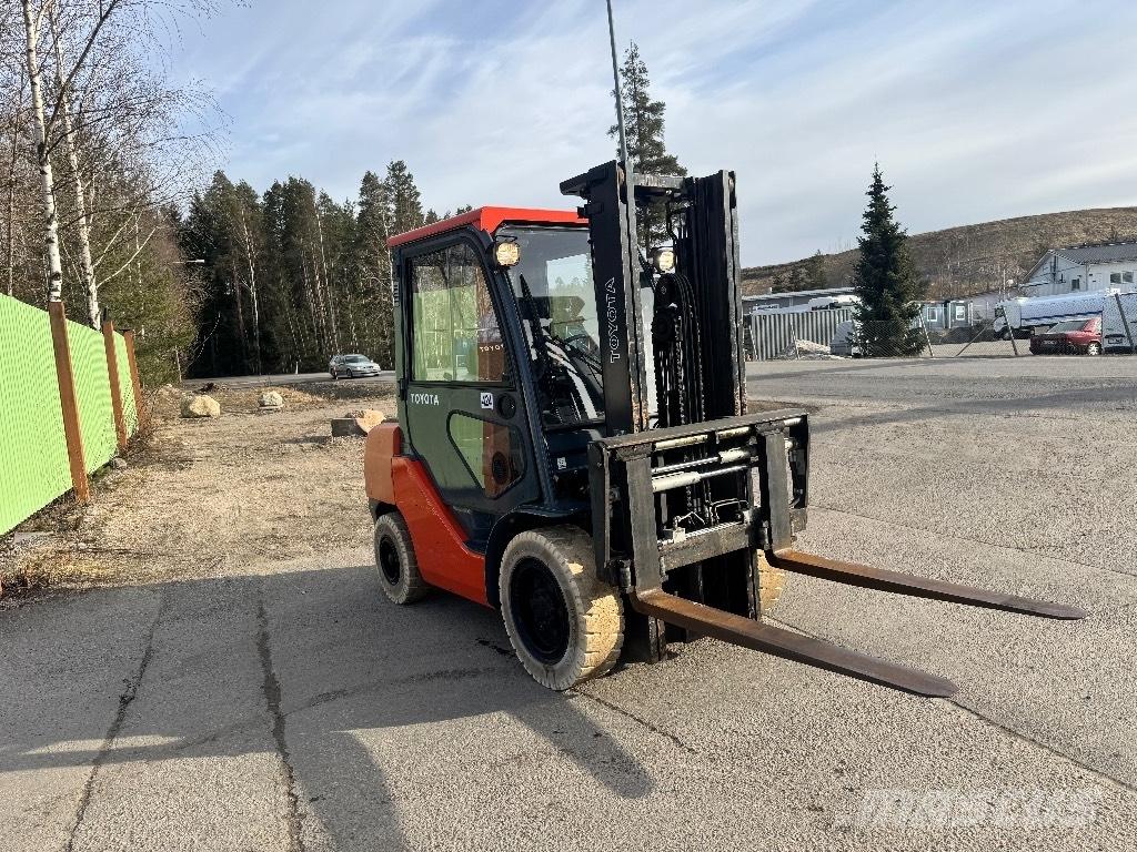 Toyota 02-8 FDF 30 Diesel Trucker
