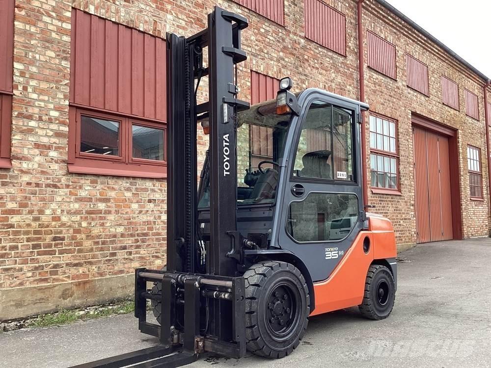 Toyota 8FDJF35 Diesel Trucker