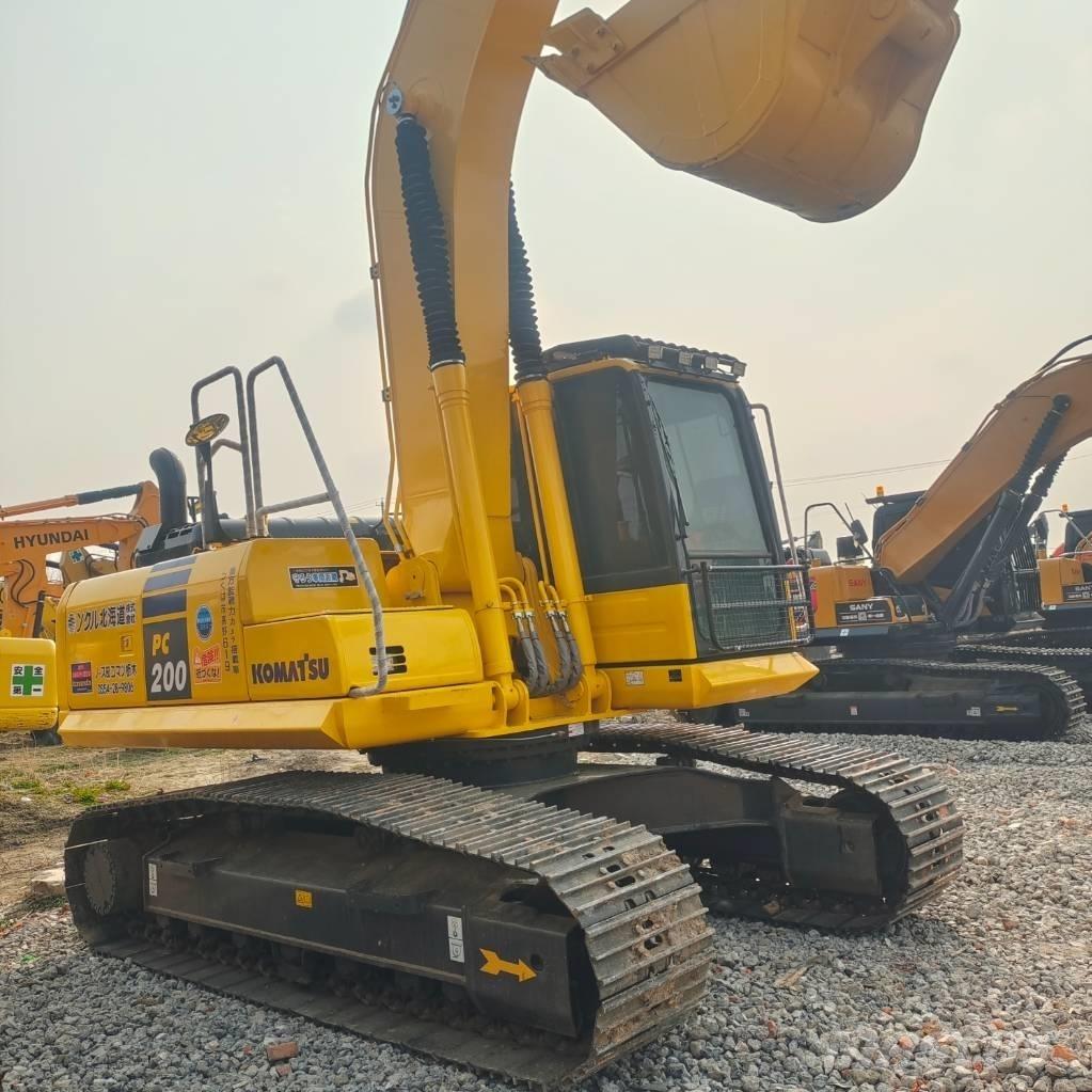 Komatsu PC200-8 Beltegraver