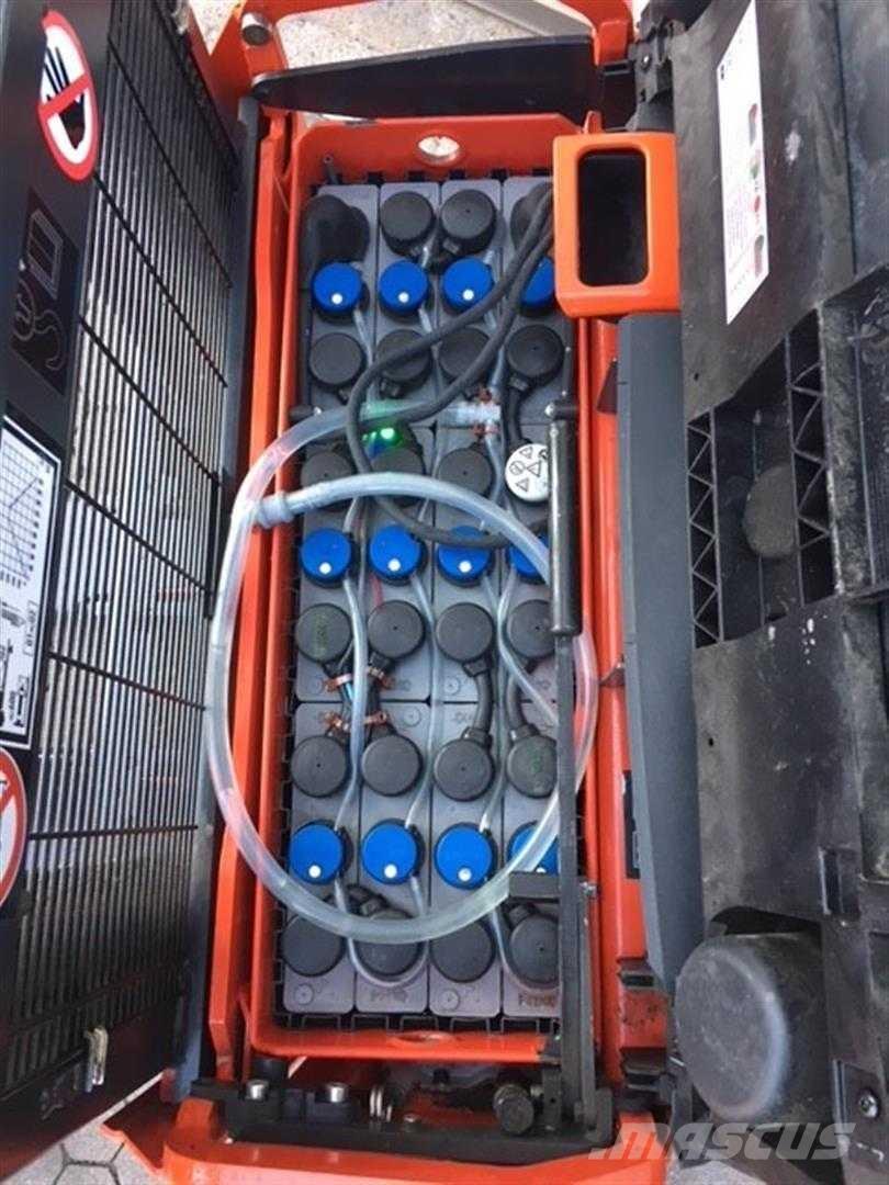 Linde D08 Høytløftende plukketruck