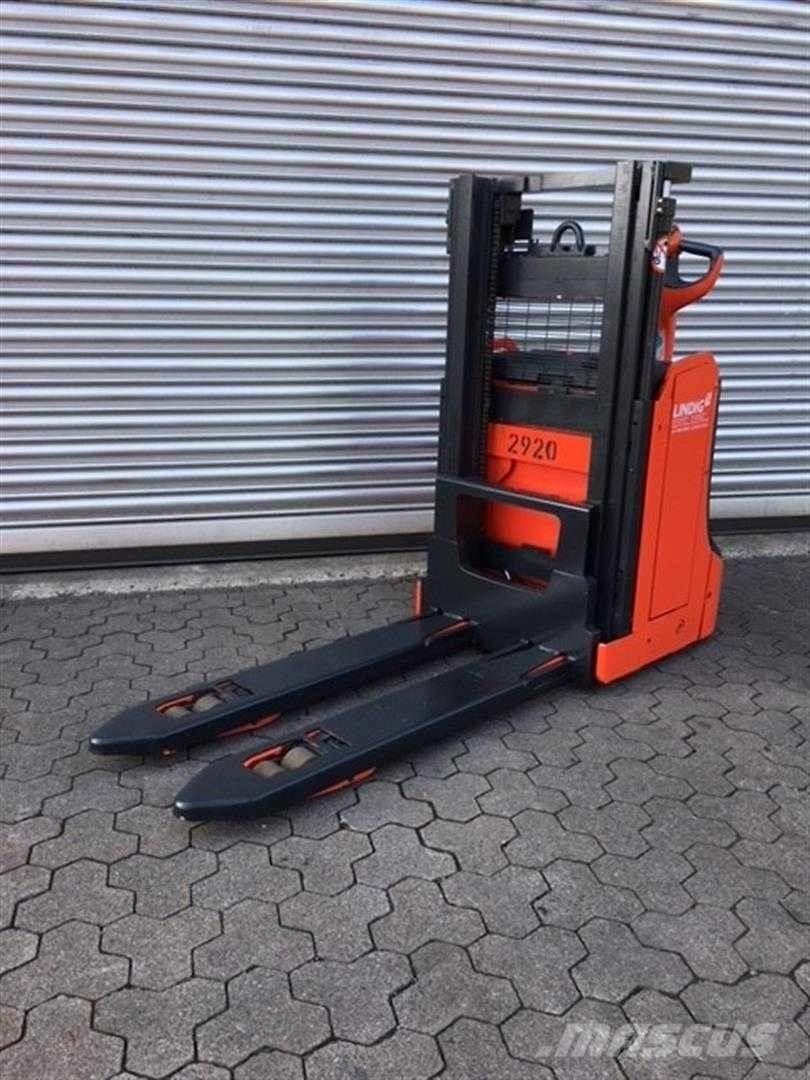 Linde D08 Høytløftende plukketruck