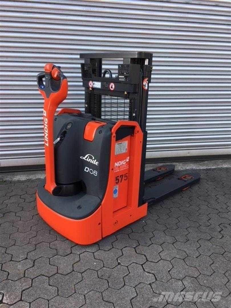 Linde D08 Høytløftende plukketruck