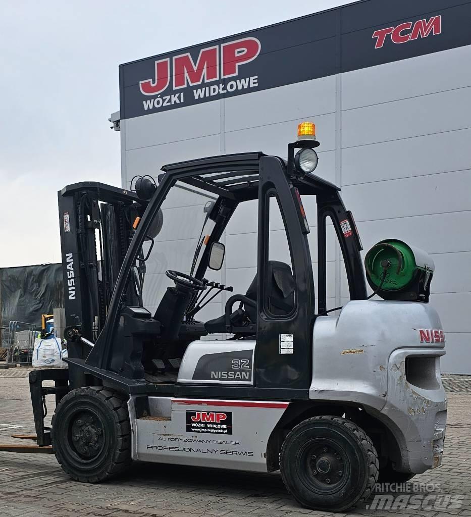 Nissan UG1D2A32LQ Propan trucker