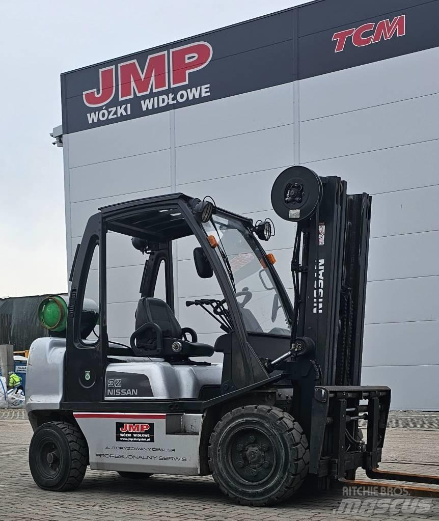 Nissan UG1D2A32LQ Propan trucker