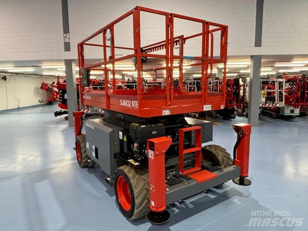 SkyJack SJ 6832 RTE Sakselifter