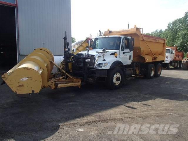 International 7400 Snøploger- og skjær