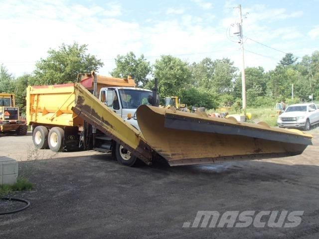 International 7400 Snøploger- og skjær