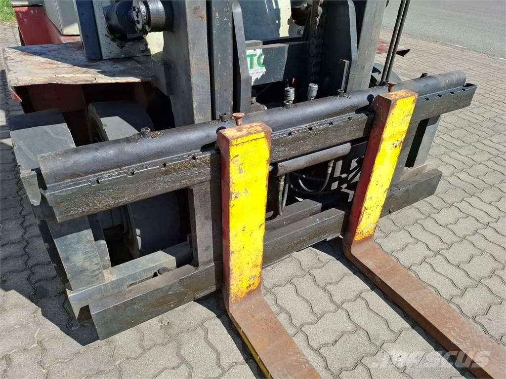 Nissan DF05A60U Diesel Trucker