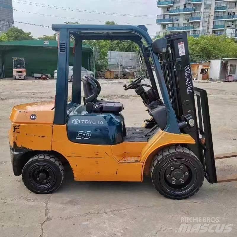 Toyota FD 30 Diesel Trucker