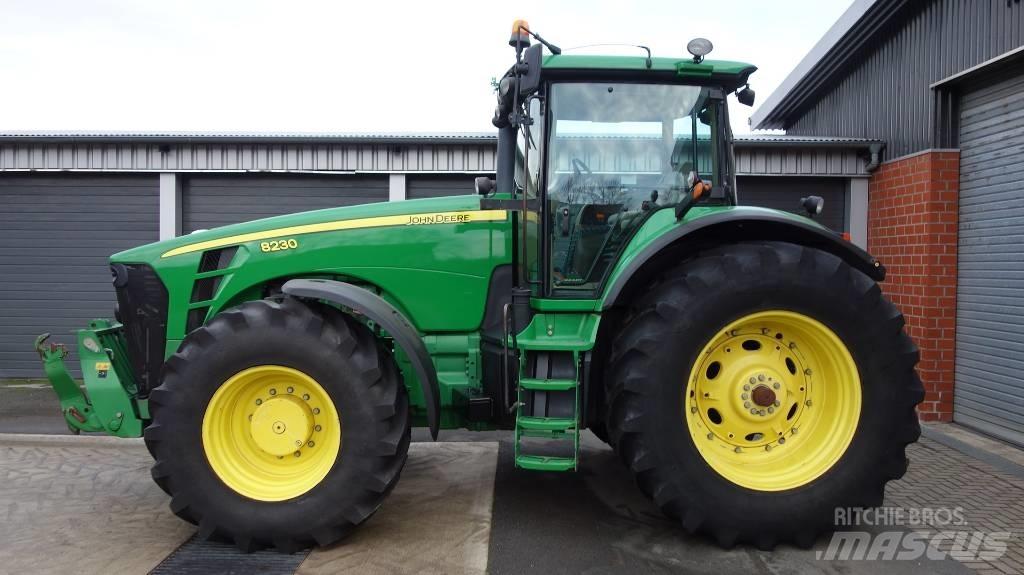 John Deere 8230 ILS Traktorer