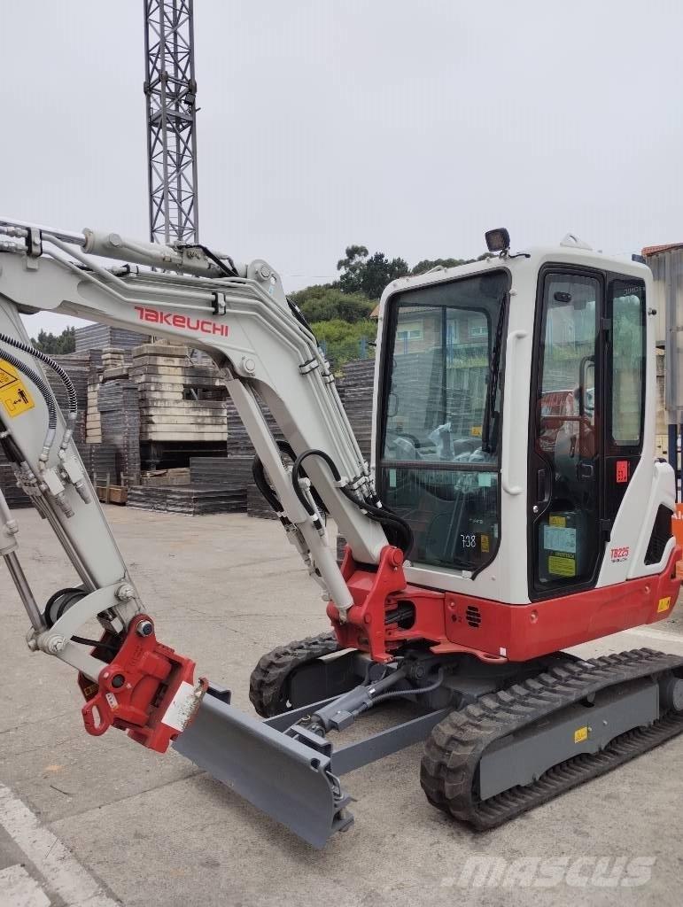 Takeuchi TB 225 Minigravere <7t