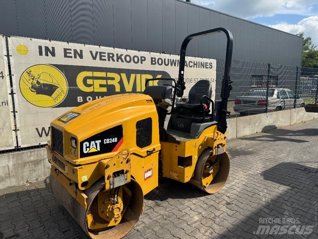 CAT CB 24 B Tandem Valser