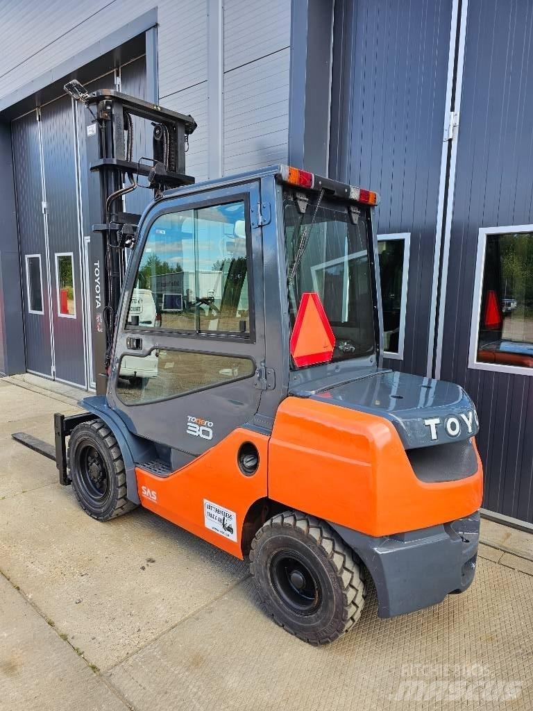 Toyota 8 FD 30 Diesel Trucker