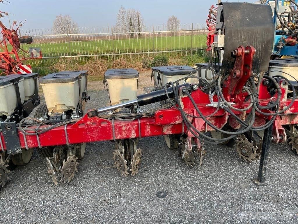 Kinze 8 FILE Sette- og Plantemaskiner