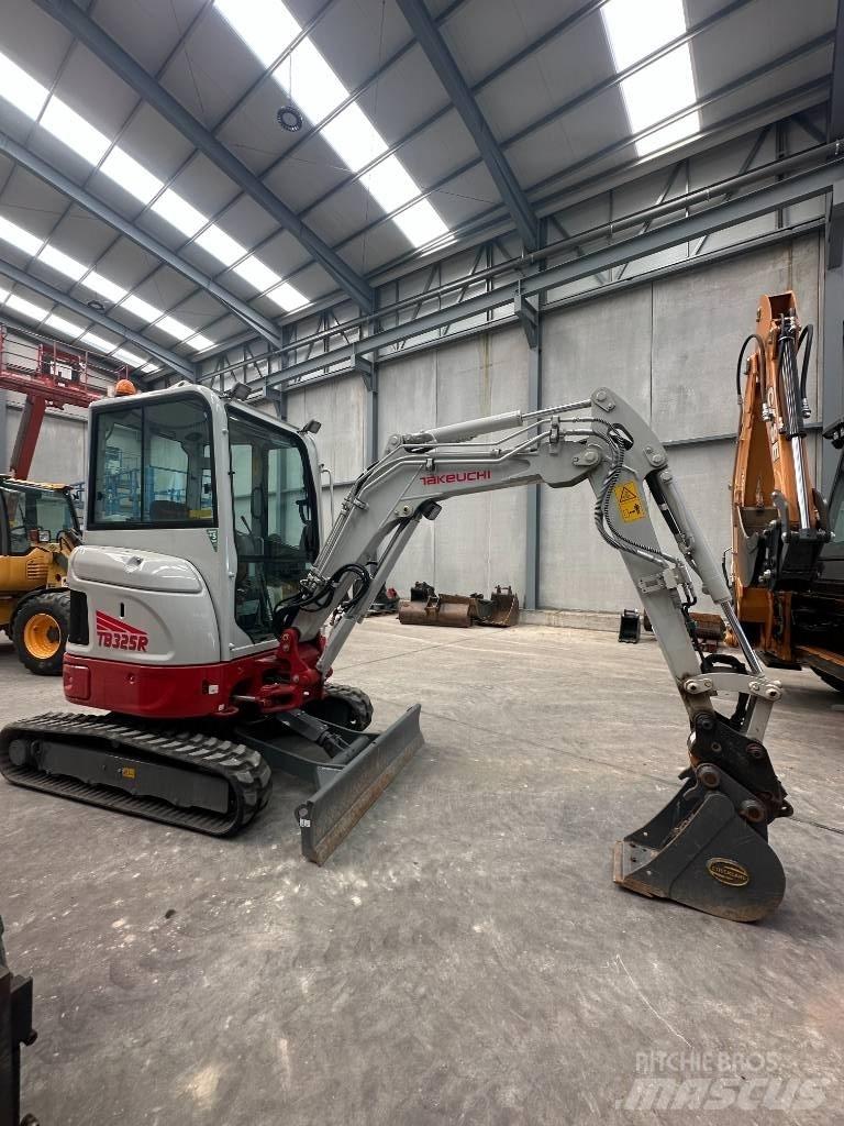 Takeuchi TB 325 R Minigravere <7t
