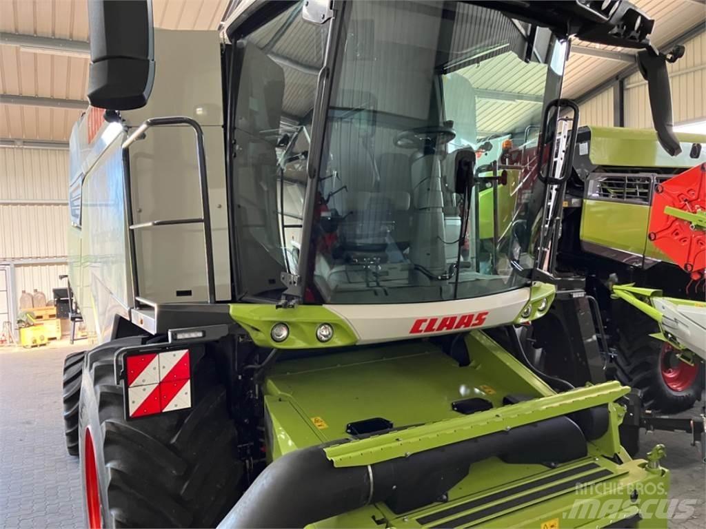 CLAAS TRION 730 Skurtreskere
