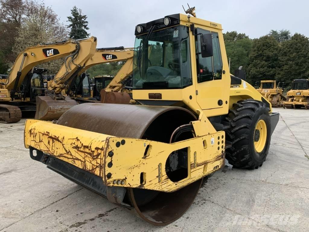 Bomag BW 213 D H-4 i Hjullaster til komprimering