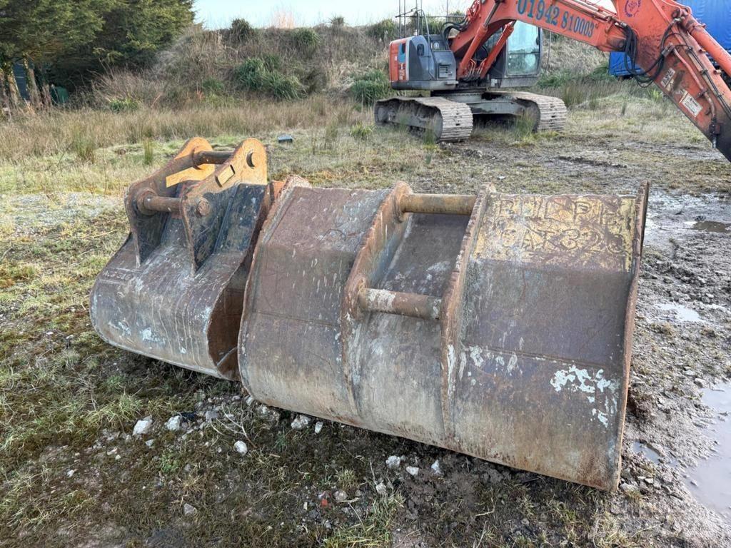 Hitachi ZX225USRLC-3 Beltegraver