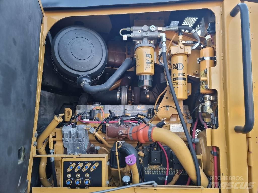 CAT 160 M Veihøvler