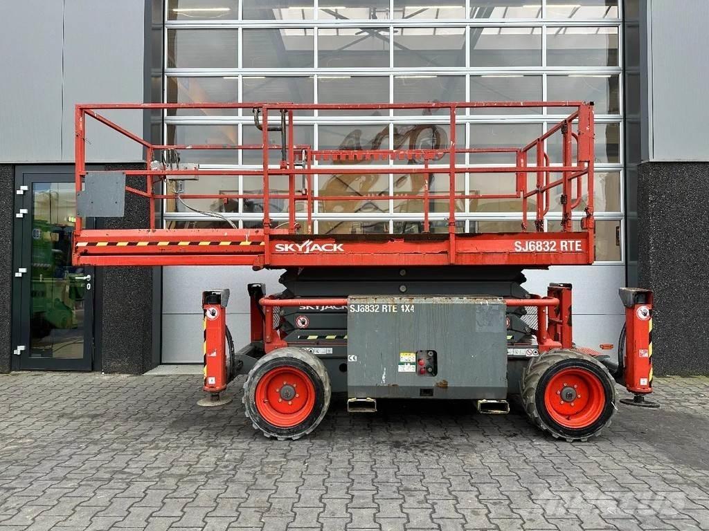 SkyJack SJ6832 RTE Sakselifter