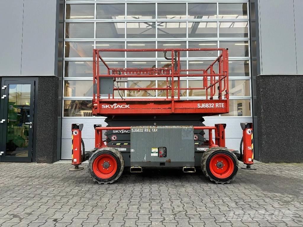 SkyJack SJ6832 RTE Sakselifter