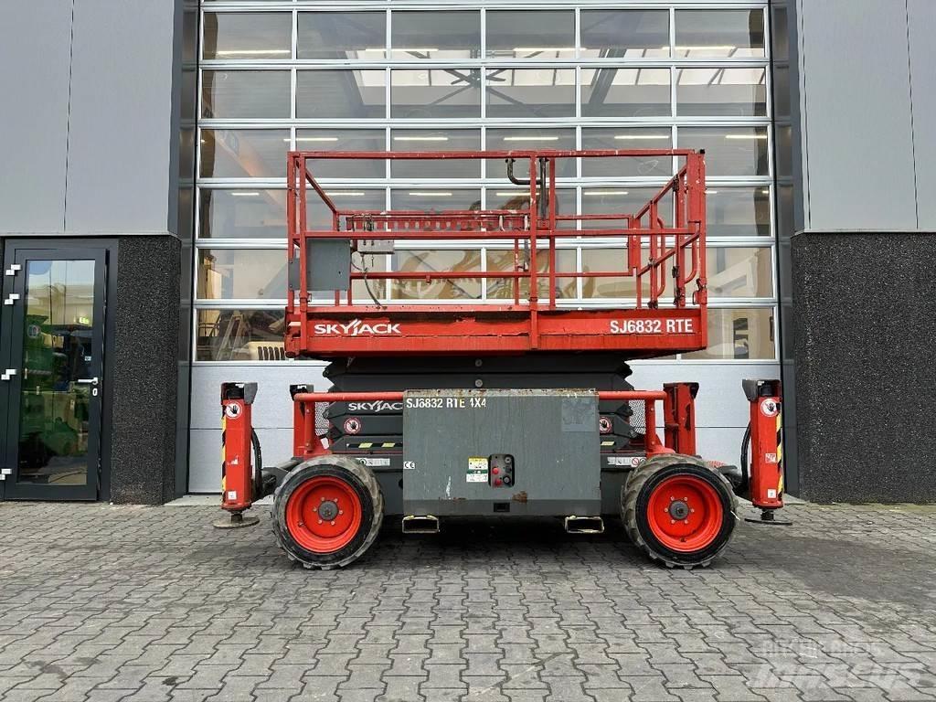 SkyJack SJ6832 RTE Sakselifter