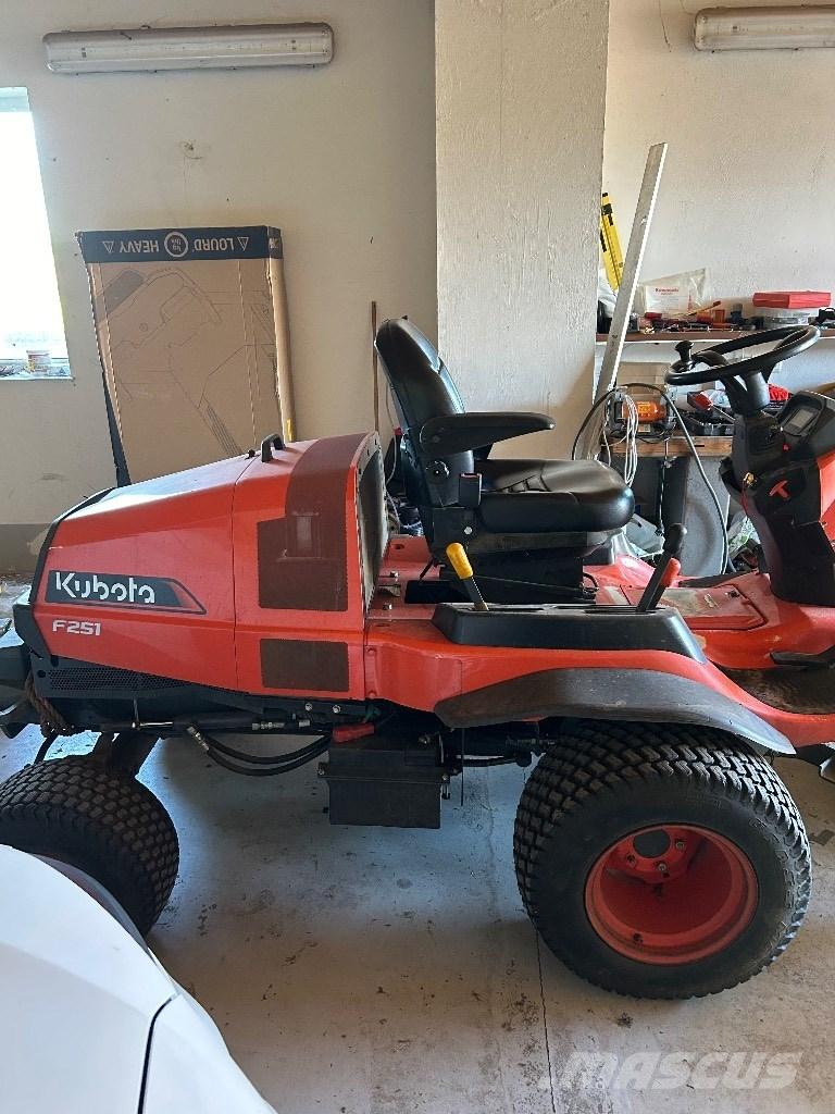 Kubota F 251 Faste og slepe klippere