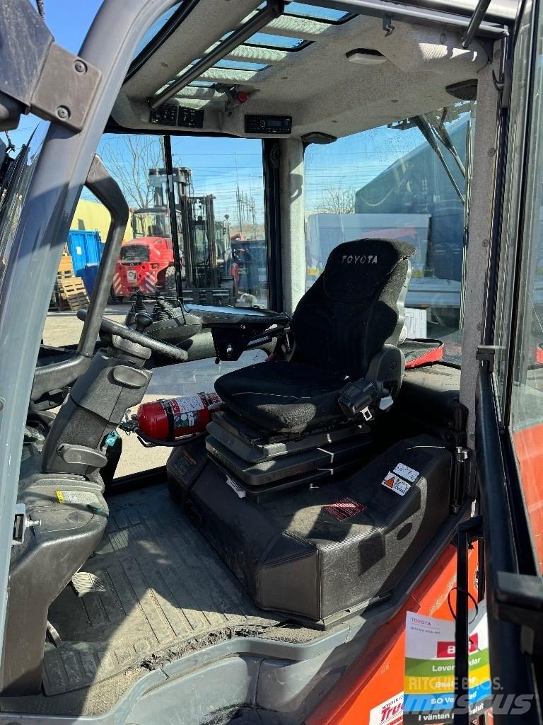 Toyota 02-8FDF30 Diesel Trucker
