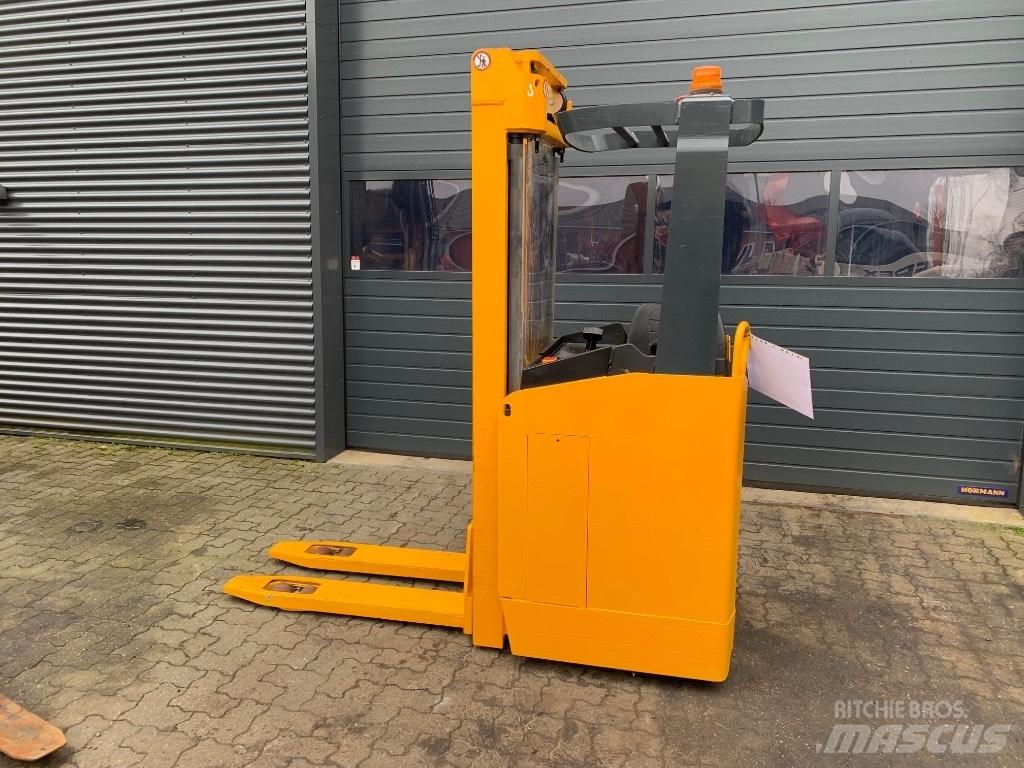 Jungheinrich ESC316 Skyvemasttruck