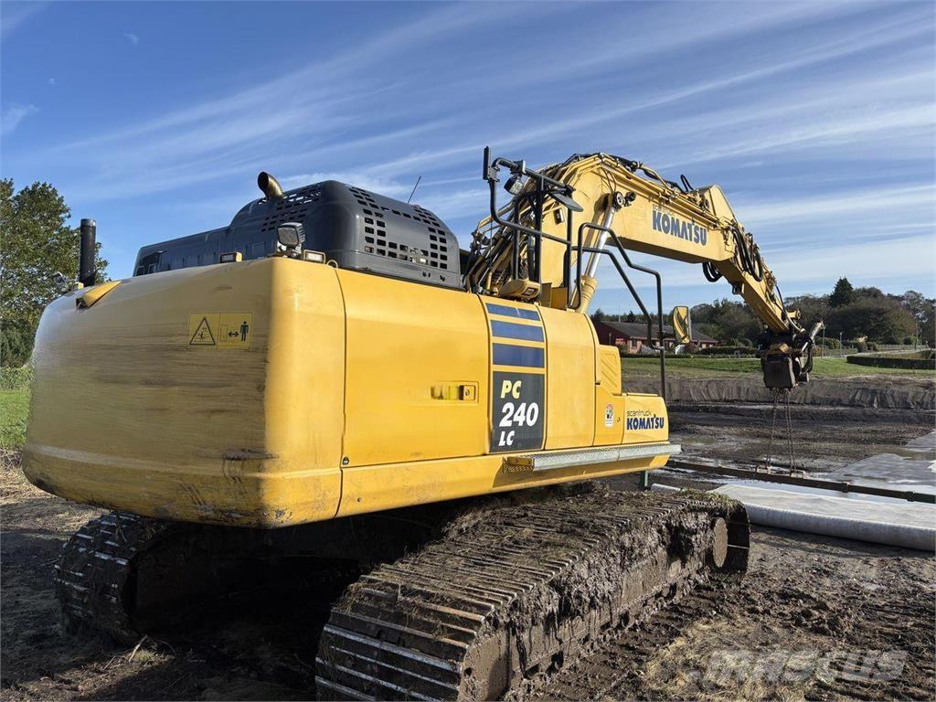 Komatsu PC240LC-11 Beltegraver