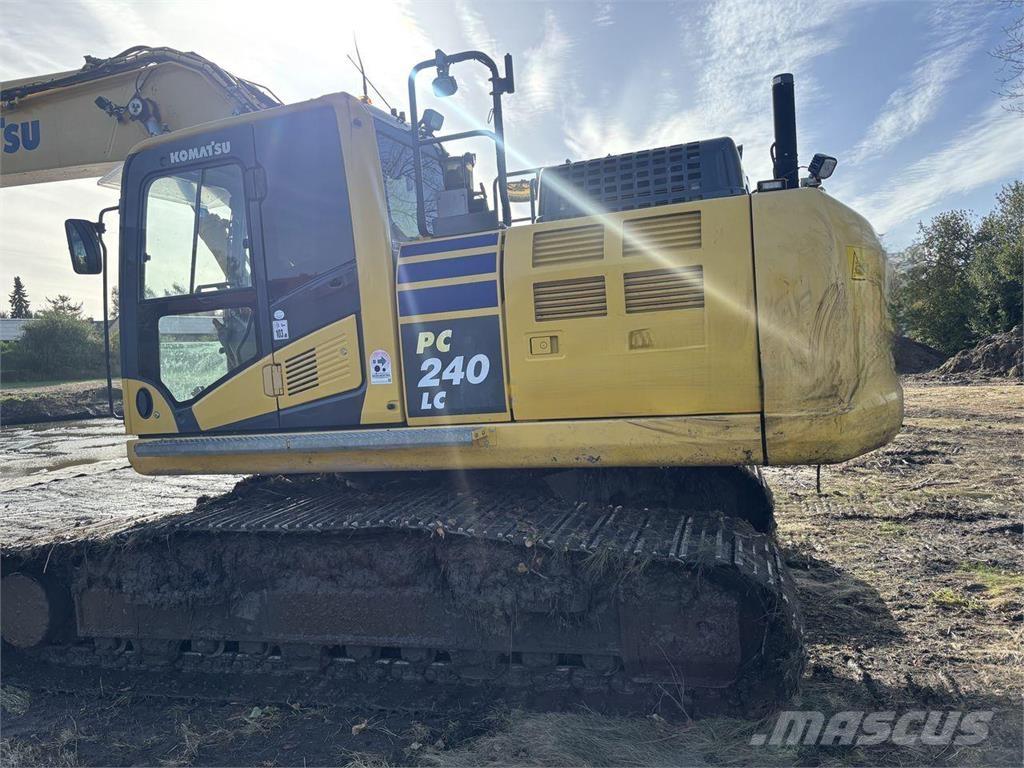 Komatsu PC240LC-11 Beltegraver