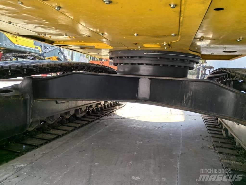Komatsu PC 220-8 Beltegraver