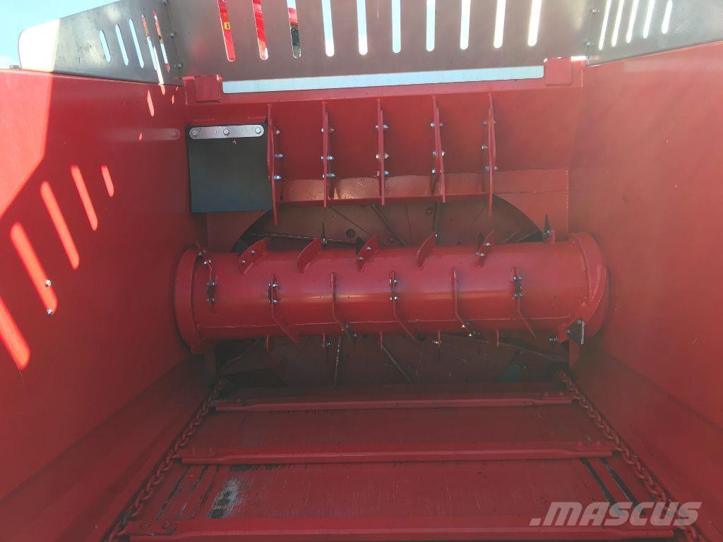 Silofarmer 280 Rundballerivere, -kuttere og -utpakkere