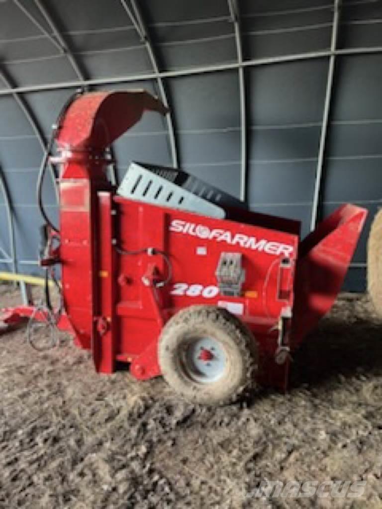 Silofarmer P 280 Rundballerivere, -kuttere og -utpakkere