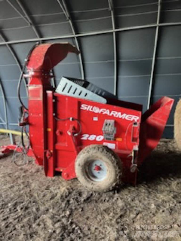 Silofarmer P 280 Rundballerivere, -kuttere og -utpakkere