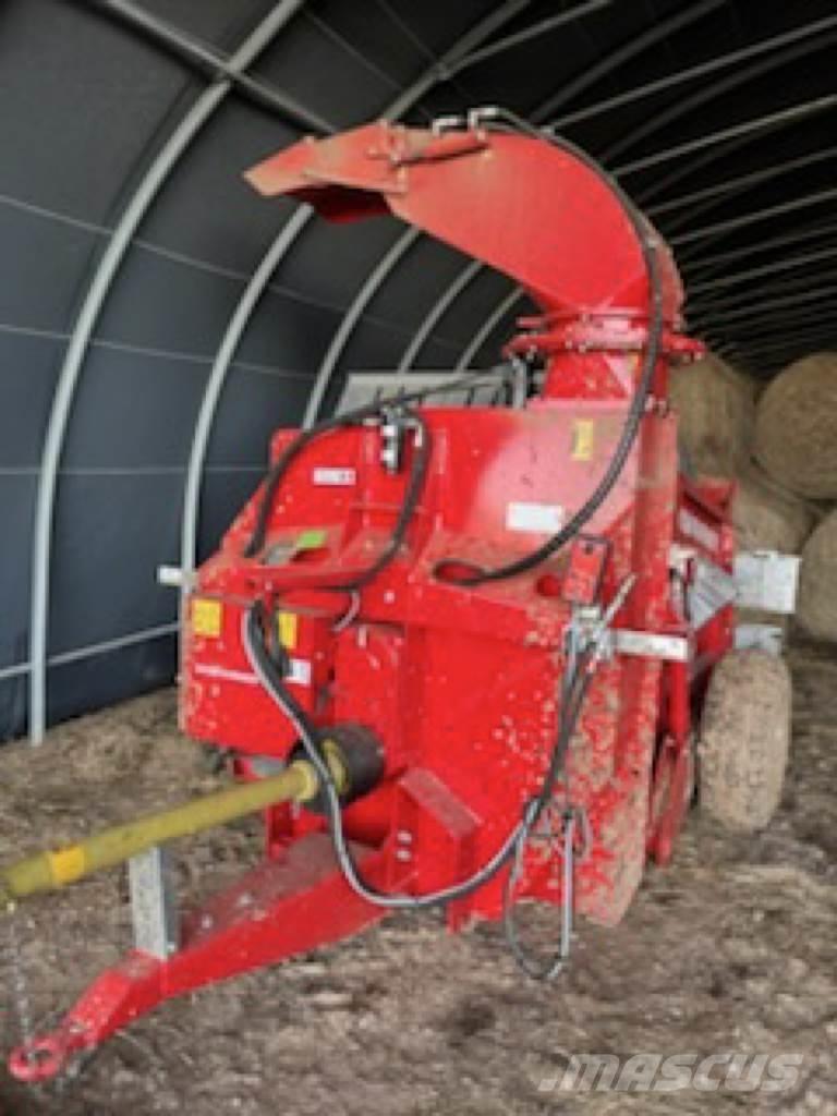 Silofarmer P 280 Rundballerivere, -kuttere og -utpakkere