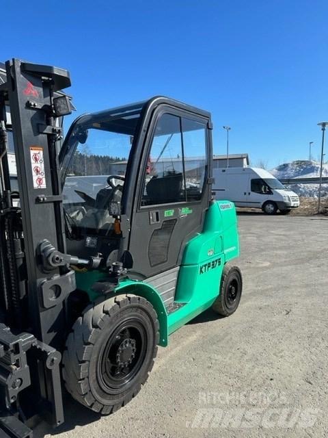 Mitsubishi FD40N Diesel Trucker