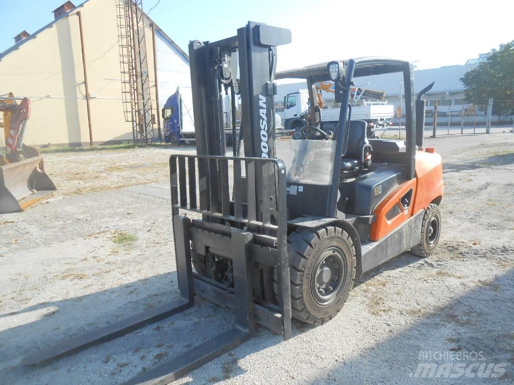 Doosan D50SC-09 Diesel Trucker