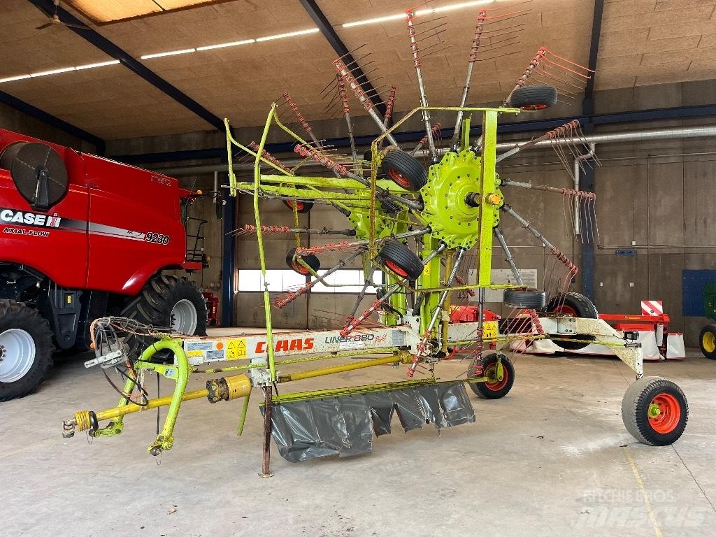 CLAAS Liner 880 L Raker og høyvendere