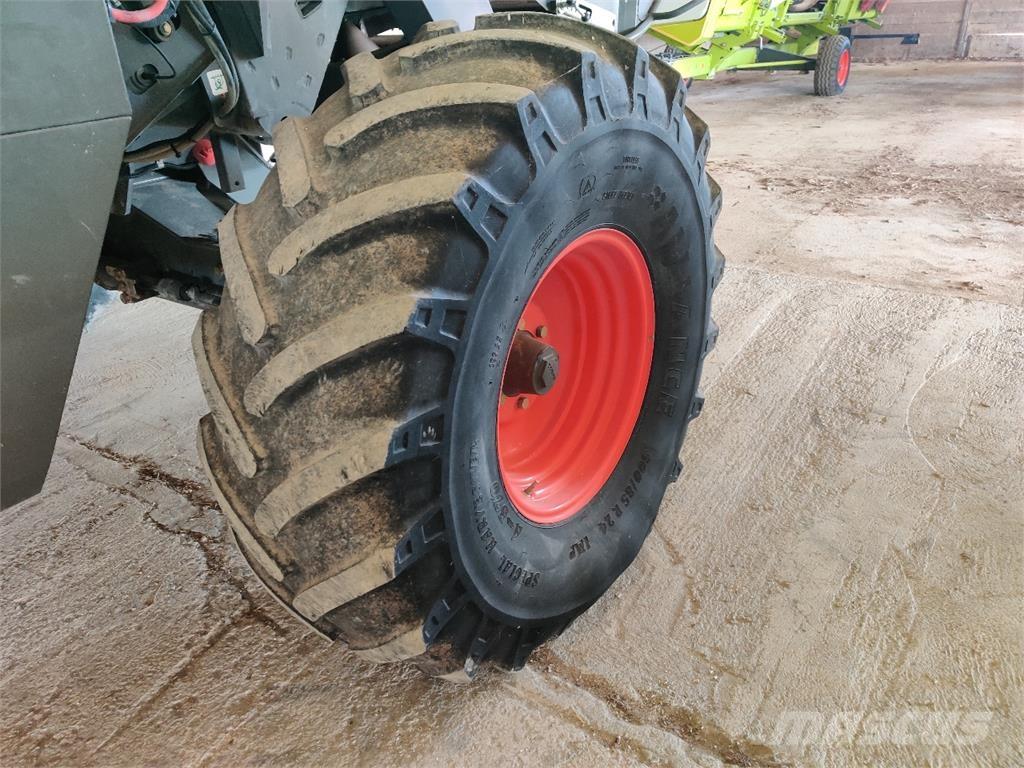 CLAAS TUCANO 480 Skurtreskere