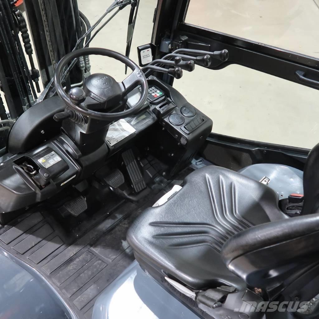 Toyota 40-8FD35N Diesel Trucker